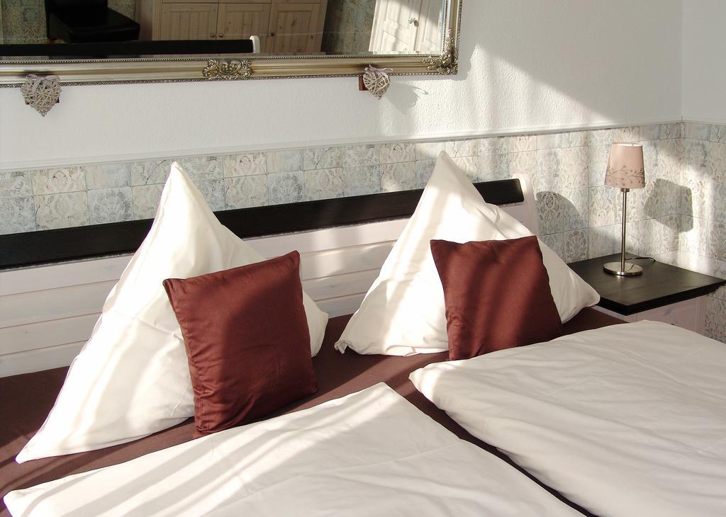 Hotel Garni Landhaus Uttum Krummhoern Exterior photo