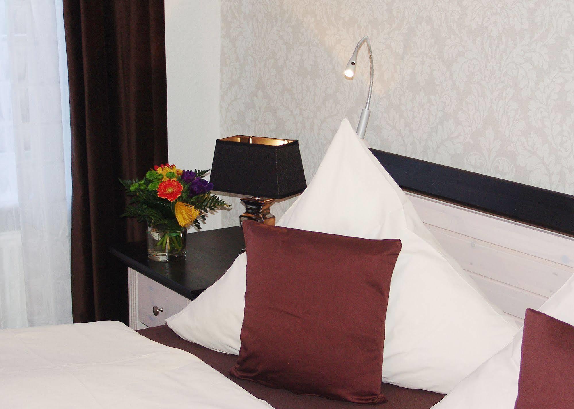 Hotel Garni Landhaus Uttum Krummhoern Exterior photo